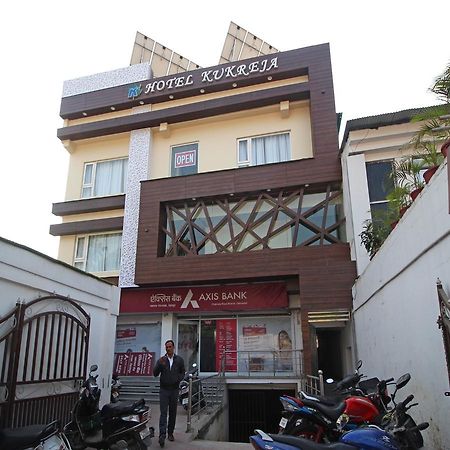 Oyo 8132 Hotel Kukreja Дехрадун Экстерьер фото
